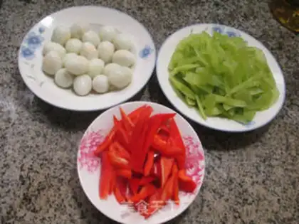 Make Paprika, screech, tiara eggs step 0