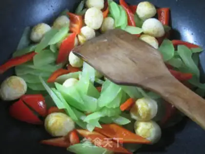Make Paprika, screech, tiara eggs step 3