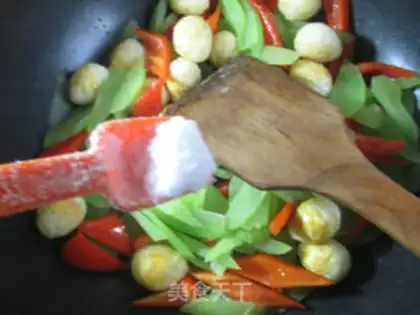 Make Paprika, screech, tiara eggs step 4