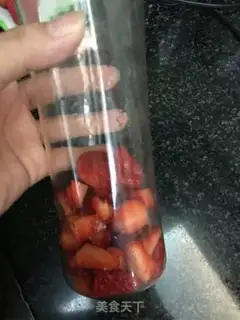 Make Strawberry shakes step 3