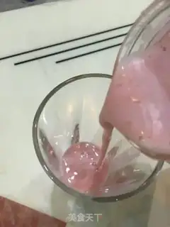 Make Strawberry shakes step 5