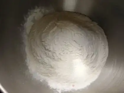 Make Onion ham pizza step 2