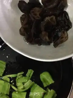 Make Nail peppers, black wood step 4