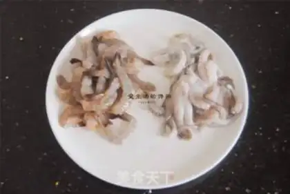 Make Beef sauce seafood noodles step 1