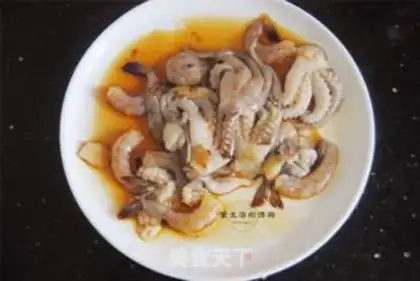 Make Beef sauce seafood noodles step 2