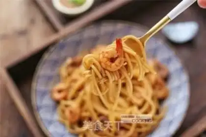Make Beef sauce seafood noodles step 7