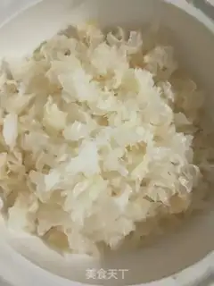 Make Silver ear soup step 1
