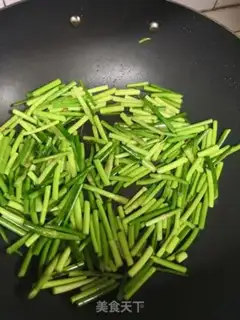 Make Garlic fried beans step 2