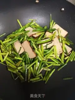 Make Garlic fried beans step 3