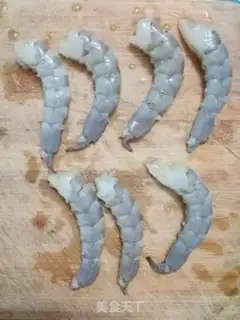 Make A boiled shrimp step 0