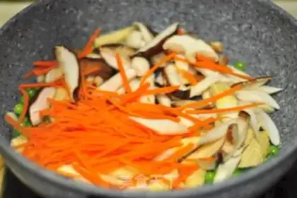 Make Curry noodles step 1
