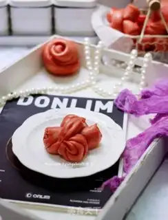 Make Fancy buns step 15