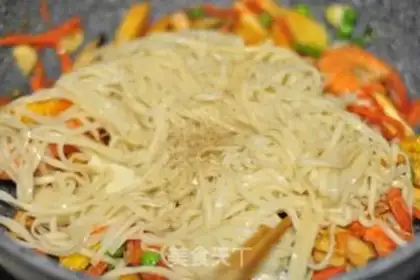Make Curry noodles step 8