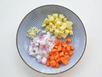 Make Curry chicken gravy step 1