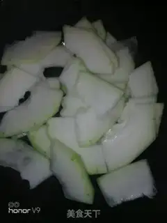 Make Dinosaur tofu soup step 1