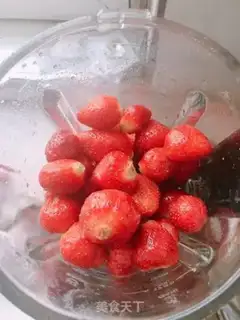 Make Strawberry juice step 1