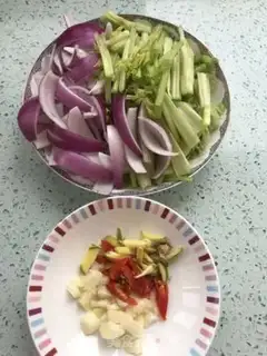 Make Spicy squid head step 1