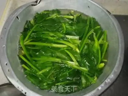 Make Scrambled spinach step 1