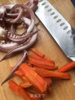 Make Onion oil, squid legs step 6