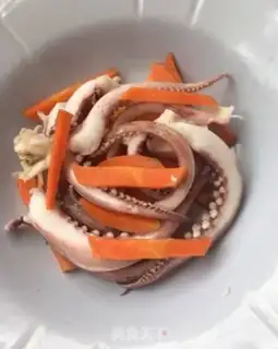 Make Onion oil, squid legs step 8