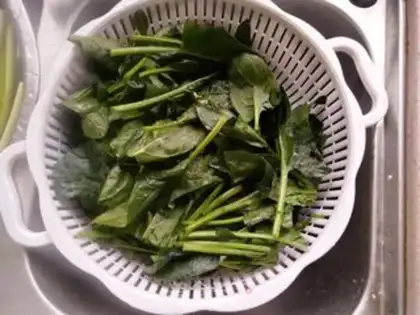 Make A spinach mix fan step 4