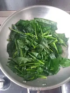 Make A spinach mix fan step 5