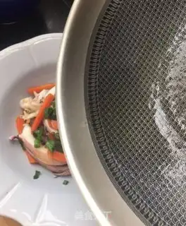 Make Onion oil, squid legs step 13