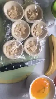 Make Eggskin banana souffle step 1