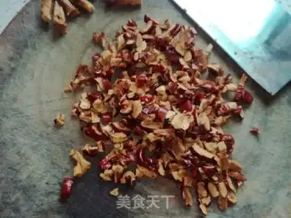 Make Old roll of red dates step 4