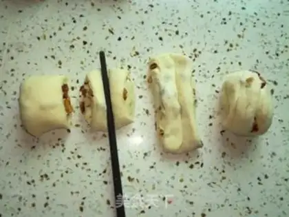 Make Old roll of red dates step 10