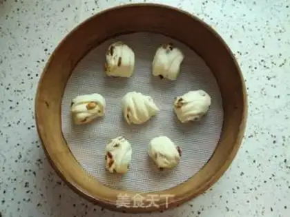 Make Old roll of red dates step 11