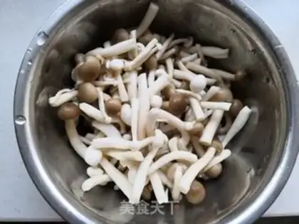 Make Bumped peppers with mushrooms step 1