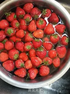 Make Glycol granule strawberries step 0