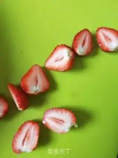Make Glycol granule strawberries step 1