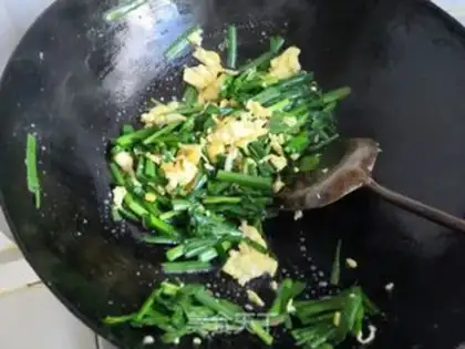 Make Scrambled goose eggs step 13