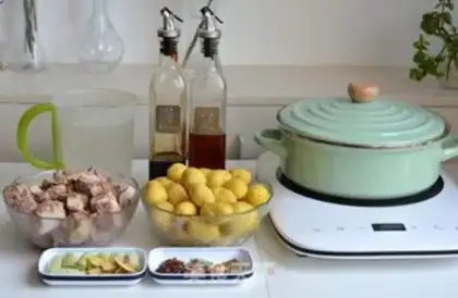 Make Steakbone stew of potatoes step 0