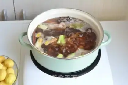 Make Steakbone stew of potatoes step 2