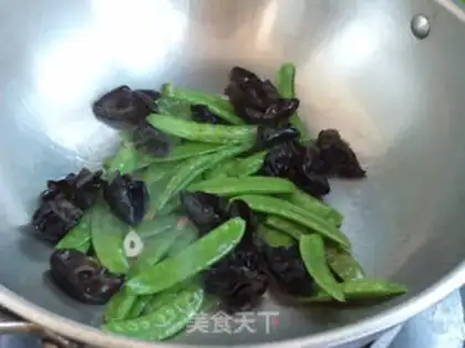 Make Sausage fried Dutch beans step 6