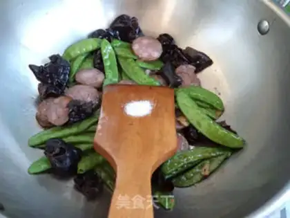 Make Sausage fried Dutch beans step 8