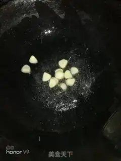 Make Garlic on the sea green step 2
