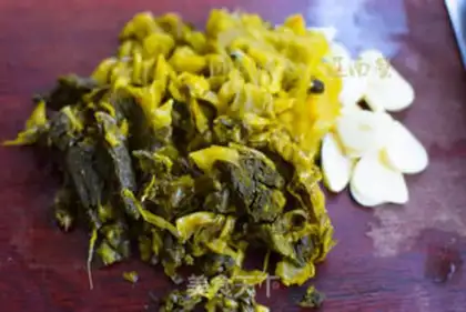 Make Sour beef noodles step 1
