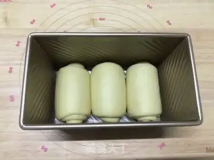 Make The cream and gold pillow tore toast step 12