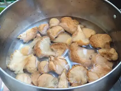 Make Monkey-head mushrooms and pastry step 2