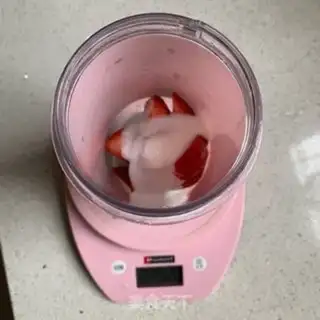 Make Strawberry yogurt ice cream step 0