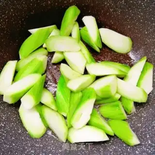 Make Sprinkled egg soup step 2