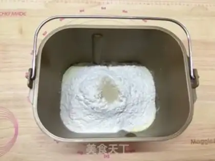 Make Onion pine toast step 0