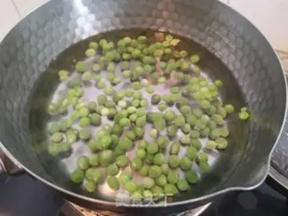 Make Soy egg fried rice step 2