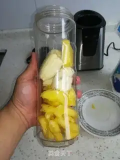 Make Pineapple banana shake step 2