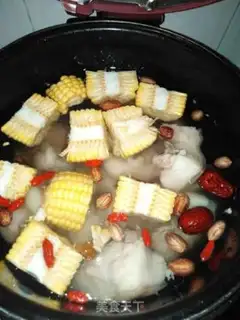 Make Corn meds, peanut pig hoof soup step 3