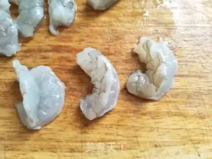 Make Pineapple greasy shrimp step 1